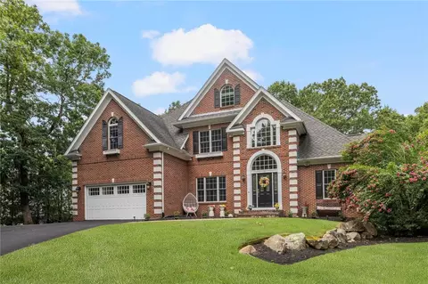 15 Sophia Cir, North Kingstown, RI 02852