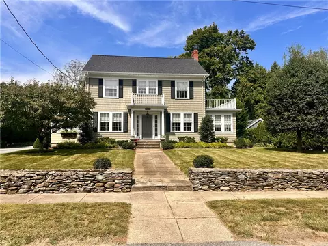 7 Elton Rd, Barrington, RI 02806