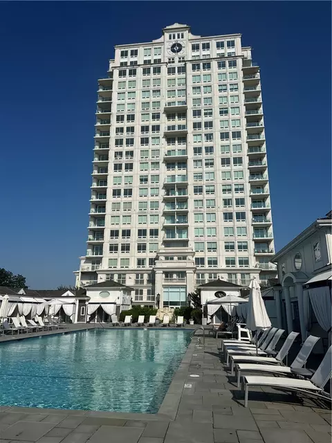 1 Tower Dr #704, Portsmouth, RI 02871