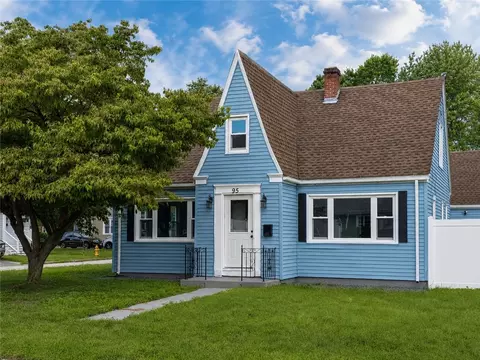 95 Ames St, Pawtucket, RI 02861