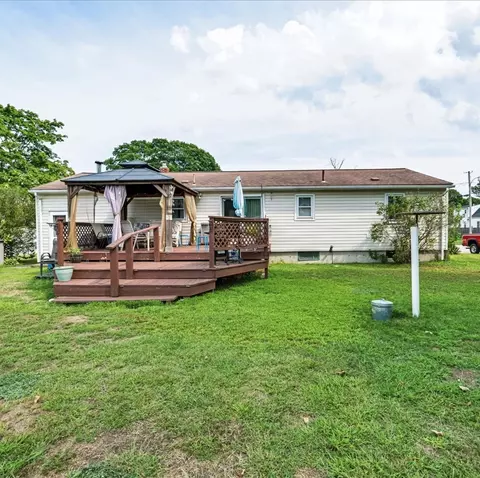 Exterior - 16 Marigold Dr, Warwick, RI 02889 photo 3 of 7