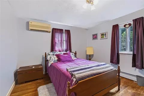 Bedroom - 16 Marigold Dr, Warwick, RI 02889 photo 3 of 5