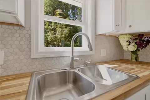 Kitchen - 174 Ten Rod Rd, Exeter, RI 02822 photo 2 of 4