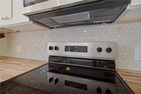 Kitchen - 174 Ten Rod Rd, Exeter, RI 02822 photo 3 of 4