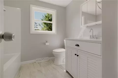 Bath - 174 Ten Rod Rd, Exeter, RI 02822 photo 2 of 2