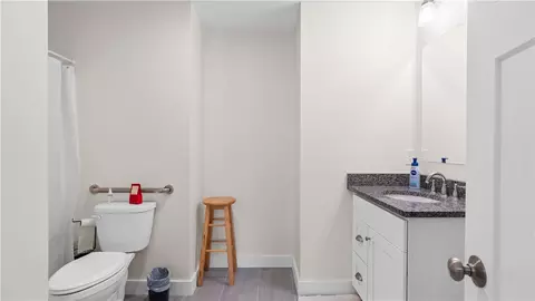 Bath - 724 Centerville Rd #8, Warwick, RI 02886 photo 4 of 6