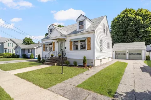 26 Gurney St, East Providence, RI 02914
