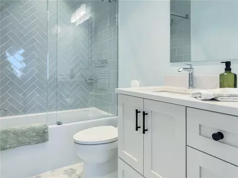 Bath - 377 Atlantic Ave, Westerly, RI 02891 photo 4 of 5