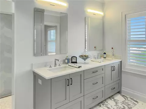 Bath - 377 Atlantic Ave, Westerly, RI 02891 photo 2 of 5