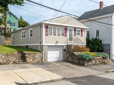 39 Gray St, Providence, RI 02909