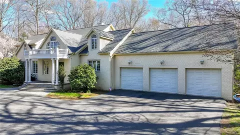 40 Suffolk Way, Lincoln, RI 02865