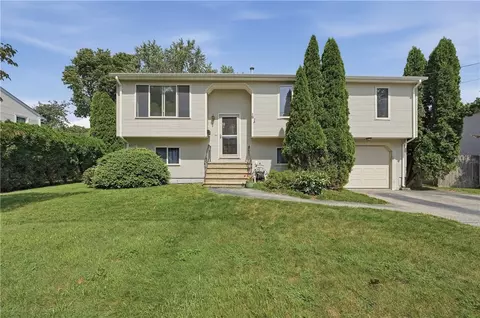 18 Lunn St, Riverside, RI 02915