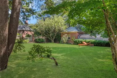112 Benevolent St, Providence, RI 02906