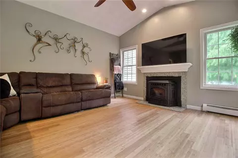 Living - 5 Christopher Rd, Westerly, RI 02891 photo 2 of 3