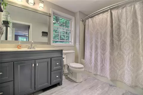 Bath - 5 Christopher Rd, Westerly, RI 02891 photo 2 of 3