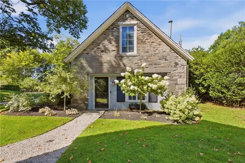 453 Bellevue Ave #CH, Newport, RI 02840