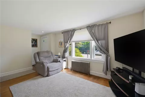 Living - 63 Taft St, Coventry, RI 02816 photo 2 of 4