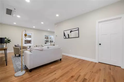 Entry Way - 2907 Post Rd #1, Warwick, RI 02886 photo 2 of 4