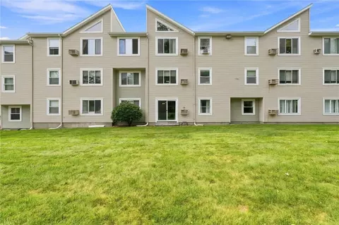 200 Woodlawn Ave #111, North Providence, RI 02904