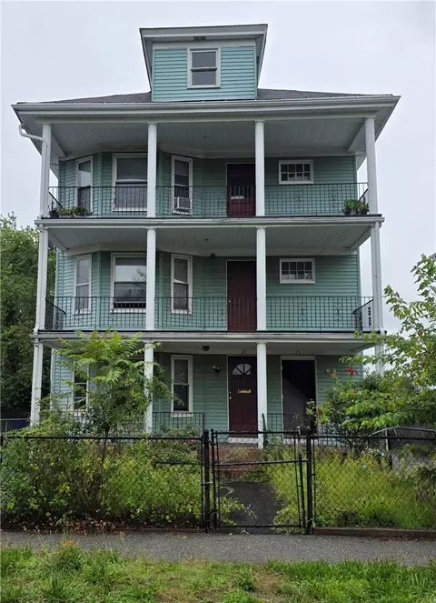 25 Longfellow Ter, Providence, RI 02907
