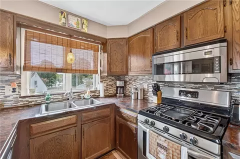 Kitchen - 4 Evans St, Johnston, RI 02919 photo 3 of 5