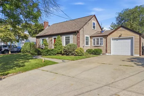 Exterior - 91 Cavalcade Blvd, Warwick, RI 02889 photo 4 of 18