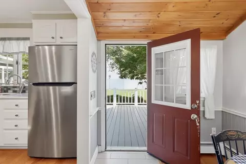 Entry Way - 91 Cavalcade Blvd, Warwick, RI 02889 photo 1 of 4