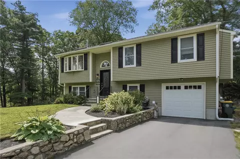 32 Mountaindale Rd, Smithfield, RI 02917