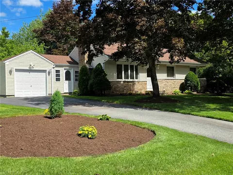 8 Continental Rd, Greenville, RI 02828