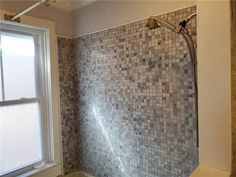 Bath - 7 Union St, Warren, RI 02885 photo 2 of 3