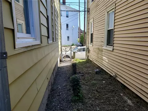 Exterior - 7 Union St, Warren, RI 02885 photo 3 of 4