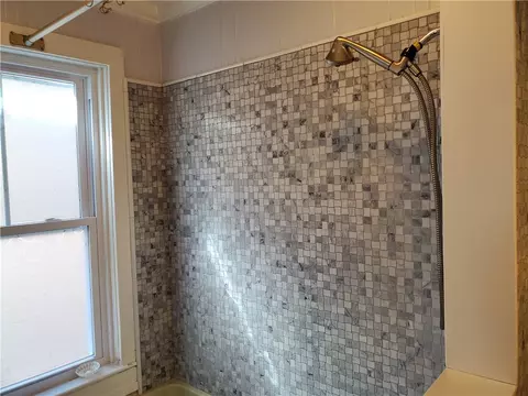Bath - 7 Union St, Warren, RI 02885 photo 2 of 3