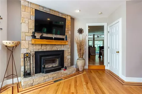 Living - 41 Edies Ln, Exeter, RI 02822 photo 2 of 3