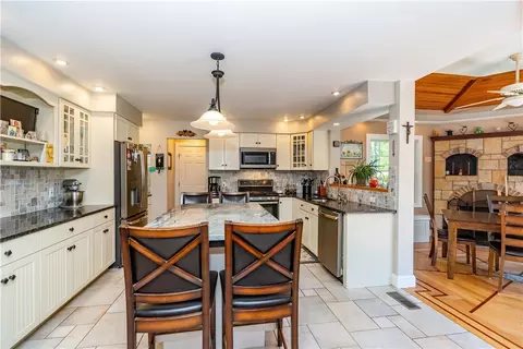 Kitchen - 41 Edies Ln, Exeter, RI 02822 photo 2 of 5
