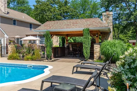 Exterior - 41 Edies Ln, Exeter, RI 02822 photo 6 of 9