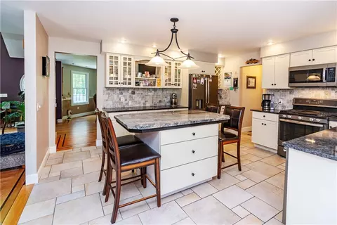 Kitchen - 41 Edies Ln, Exeter, RI 02822 photo 3 of 5