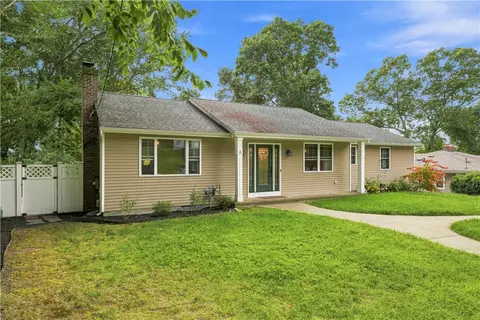 6 Marywood Ln, Cumberland, RI 02864