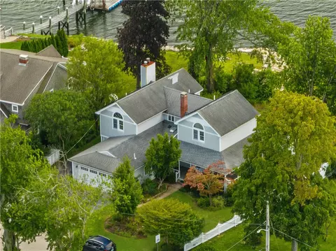 133 Terrace Ave, Riverside, RI 02915