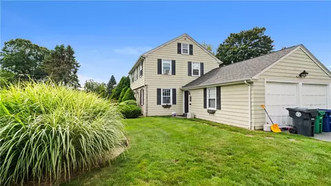 Exterior - 27 Merry Mount Dr, Warwick, RI 02888 photo 2 of 5
