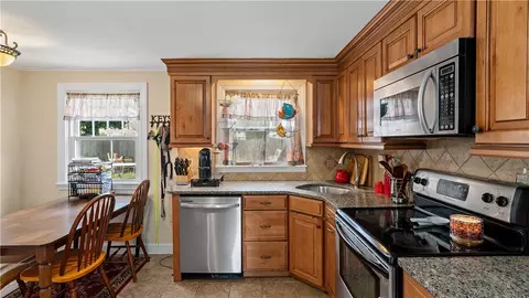 Kitchen - 27 Merry Mount Dr, Warwick, RI 02888 photo 3 of 4
