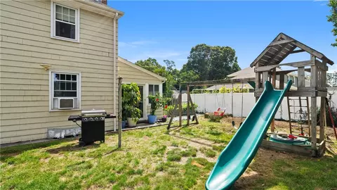 Exterior - 27 Merry Mount Dr, Warwick, RI 02888 photo 5 of 5