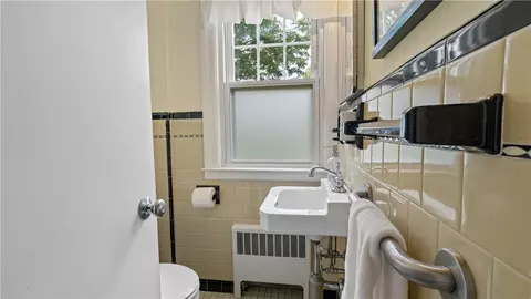 Bath - 27 Merry Mount Dr, Warwick, RI 02888 photo 1 of 3