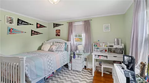 Bedroom - 27 Merry Mount Dr, Warwick, RI 02888 photo 2 of 6