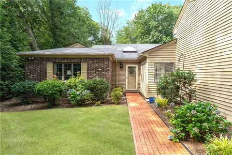 118 Pine Glen Drive Dr, East Greenwich, RI 02818