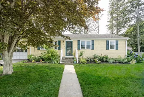 49 Evergreen Dr, Portsmouth, RI 02871
