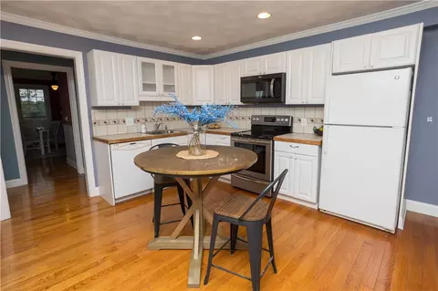 2799 Pawtucket Ave, East Providence, RI 02914