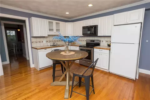 2799 Pawtucket Ave, East Providence, RI 02914