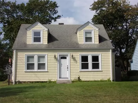 18 Townsend Dr, Barrington, RI 02806