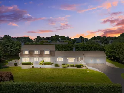 95 Holman St, Portsmouth, RI 02871
