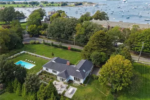 124 Harrison Ave, Newport, RI 02840